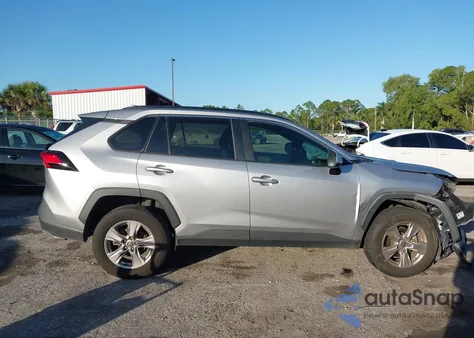 2023 Toyota Rav4 Xle z USA, uszkodzony, nr VIN 2T3W1RFV3PC235871